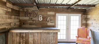 The Bethany Lodge - Quaint home in the country