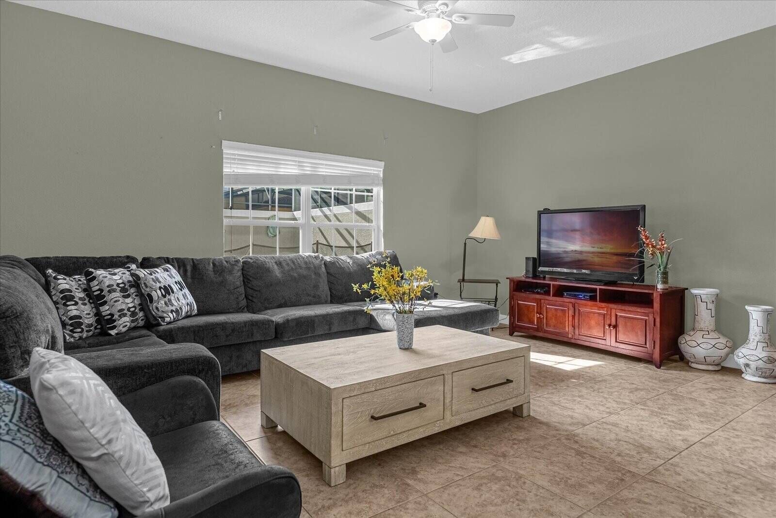 Een flatscreentelevisie