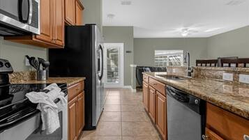 Coffee/tea maker, fridge, microwave, oven