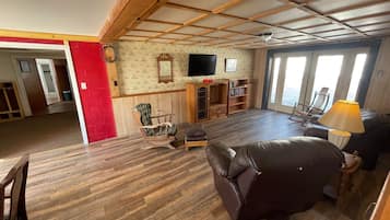 Smart TV, fireplace, DVD player, books