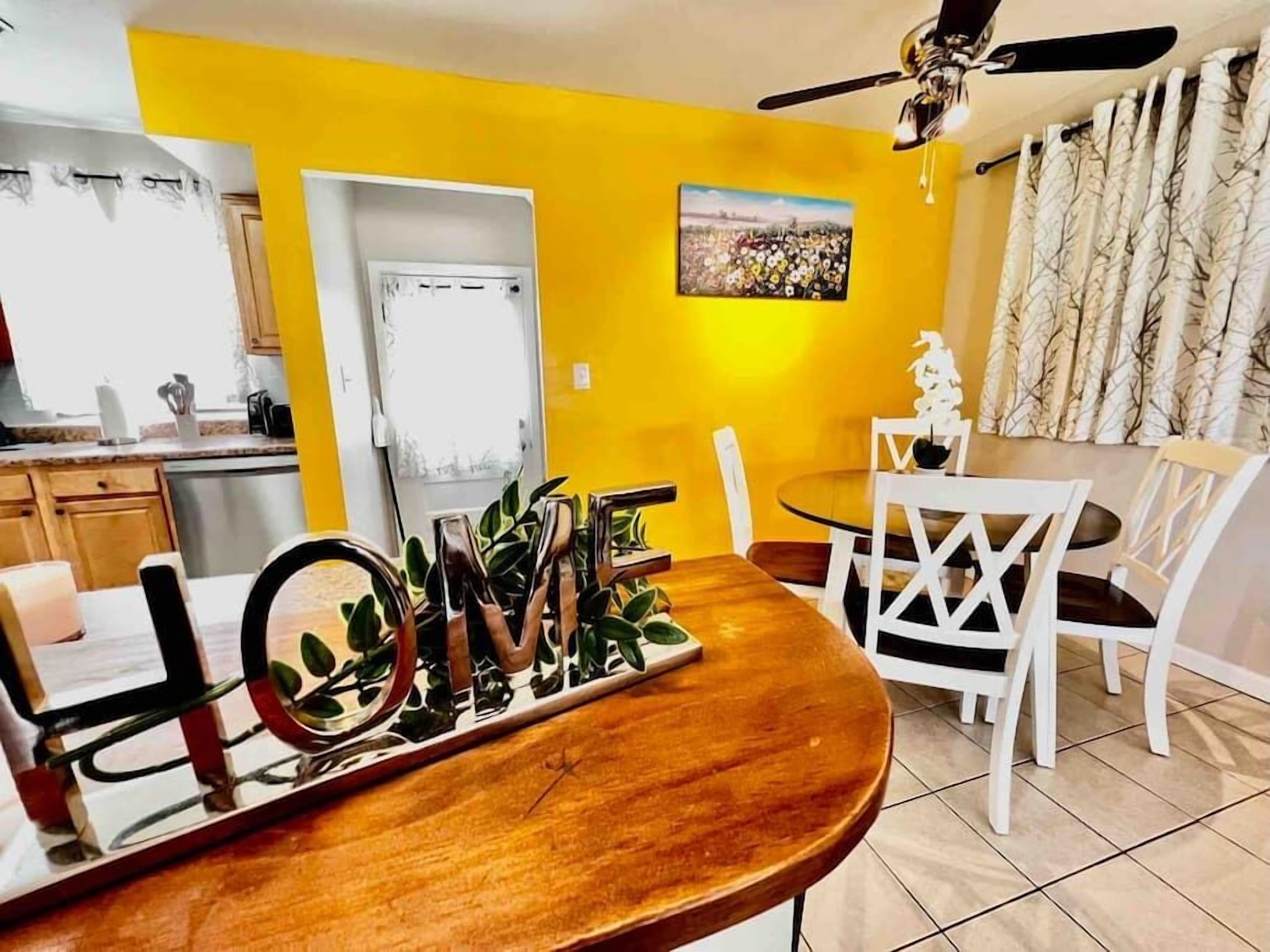 Spacious Ranch All Queen Beds 10 Min to Dwntwn