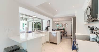 Short walk to the beach and JW Marriott