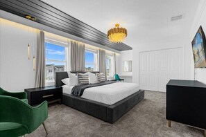 6 bedrooms, iron/ironing board, WiFi, bed sheets