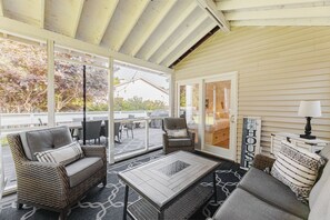 An outdoor patio with wicker furniture, a table, and a sofa. - Coastal Retreat-4B/2B 9ppl 3 mi to IOP fenced yard (Mount Pleasant)