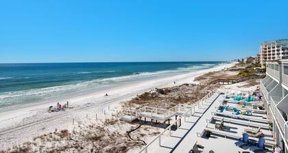 Best Location on Crystal Beach 🏖️ w/Beach SVC and 4 Kings-5BR Crystal Breeze
