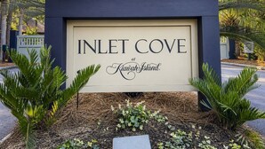 A sign for Inlet Cove at Kiawah Island. - Pet Friendly, Walk to beach, pool and community dock and more! (Kiawah Island)