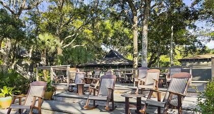 Pet Friendly, Walk to beach, pool and community dock and more!