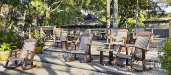 Pet Friendly, Walk to beach, pool and community dock and more!