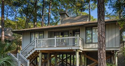 Pet Friendly, Walk to beach, pool and community dock and more!
