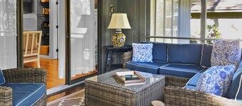 Pet Friendly, Walk to beach, pool and community dock and more!