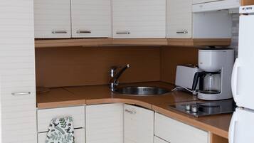 Comfort Apartment | Private kitchen | Fridge, microwave, oven, stovetop