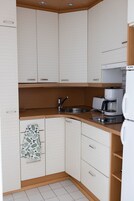 Comfort-íbúð | Einkaeldhús | Ísskápur, örbylgjuofn, bakarofn, eldavélarhellur