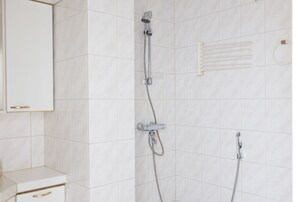 Comfort Apartment | Bathroom - 2ndhomes Central 1BR City Apartment (Helsinki)