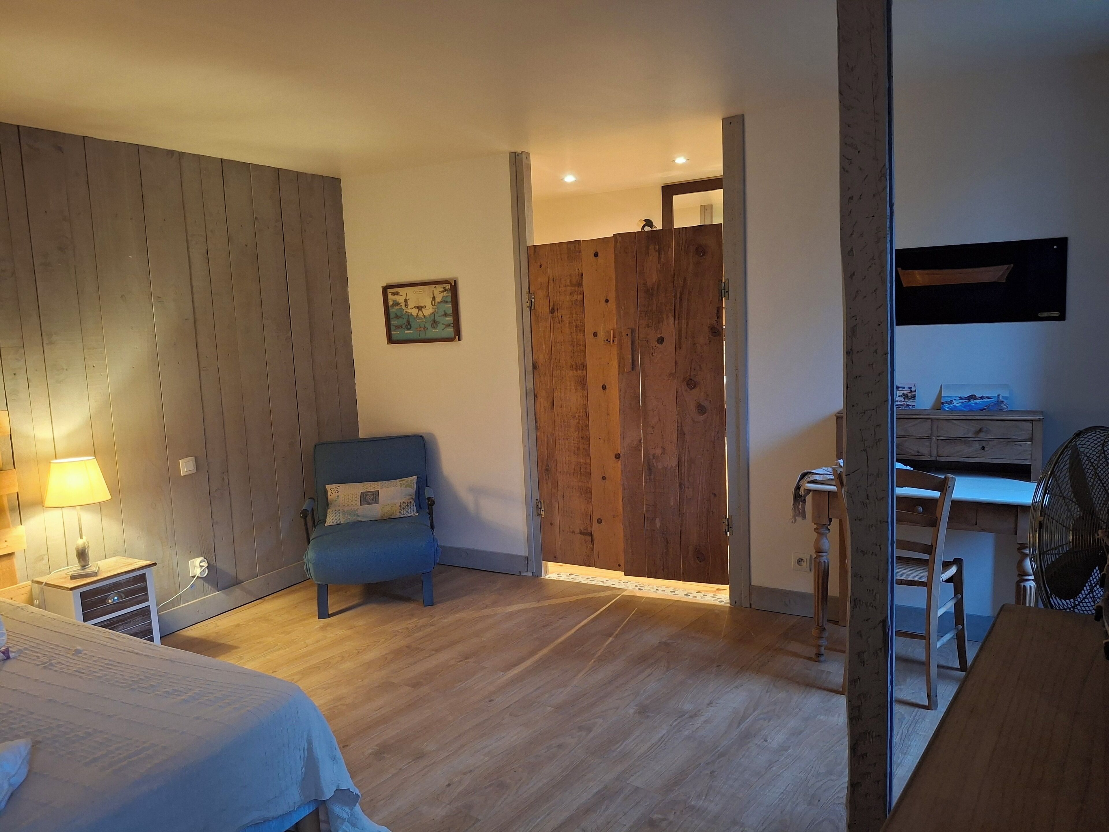 1 slaapkamer, een strijkplank/strijkijzer, gratis wifi, beddengoed