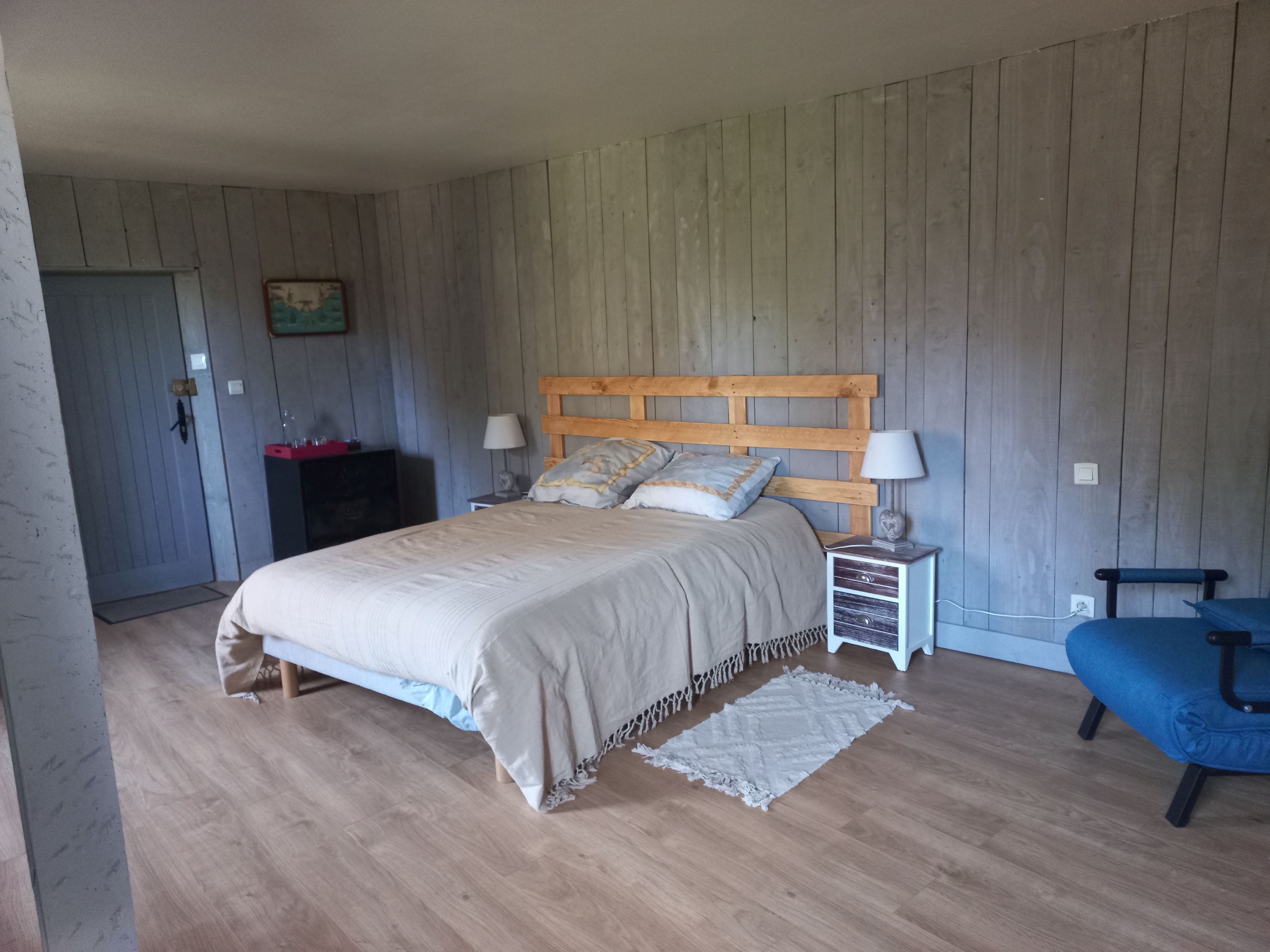 1 slaapkamer, een strijkplank/strijkijzer, gratis wifi, beddengoed