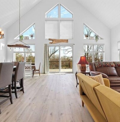 Mountain Retreat w/outdoor activities including rock climbing and hiking,