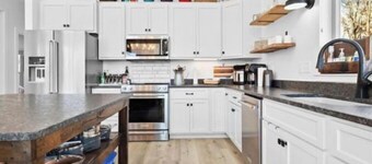 New Mountain Retreat w/outdoor activities including rock climbing and hiking 