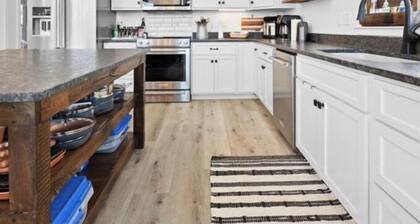 New Mountain Retreat w/outdoor activities including rock climbing and hiking