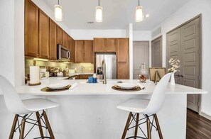 Fridge, microwave, oven, stovetop - Cozy Condo -Downtown -Free Parking (Houston)