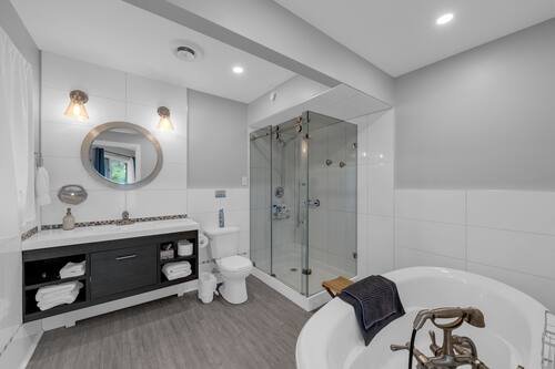 Premium Suite | Bathroom | Separate tub and shower, deep soaking tub, hydromassage showerhead