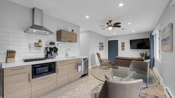 Premium Suite | Private kitchen | Fridge, microwave, stovetop, dishwasher
