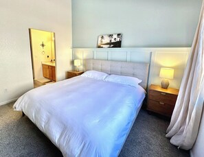2 habitaciones, tabla de planchar con plancha, cuna de viaje y wifi