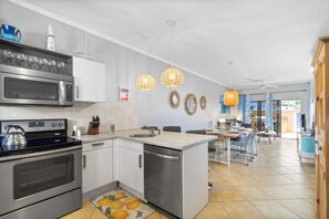 Fridge, microwave, oven, stovetop - NEW, Cozy Townhome - walking distance to best Aruba beaches! (Noord)