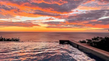 Outdoor pool, an infinity pool
