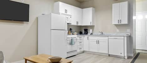 Refrigerador, microondas, horno, placa de cocina