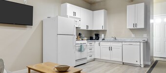 Outpost: Town Square Lodge 7 - Close to Town Square!