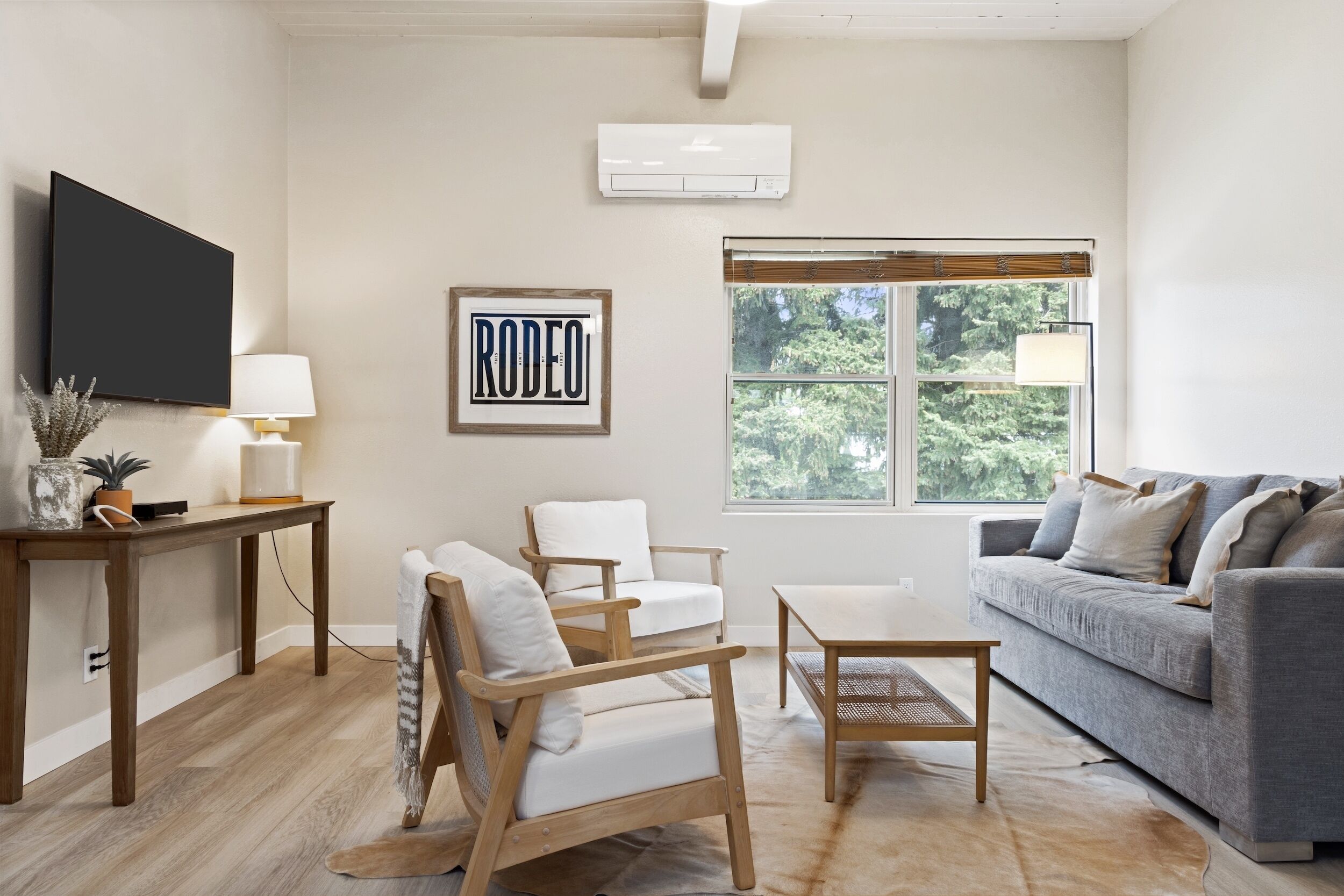 Outpost: Town Square Lodge 8 - Close to Town Square