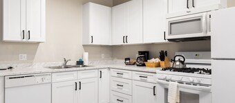 Outpost: Town Square Lodge 8 - Close to Town Square