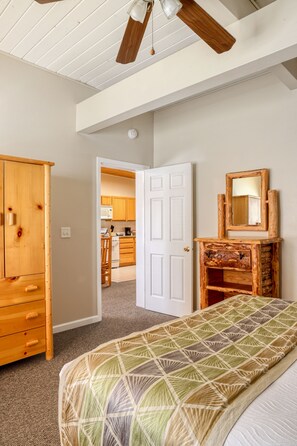 2 chambres, fer et planche à repasser, Wi-Fi, draps fournis
