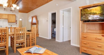 Outpost: Town Square Lodge 11 - Close to Town Square