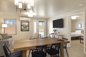 Dining - Outpost: Town Square Lodge 2 - Close to Town (Jackson)