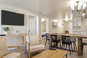 Interior - Outpost: Town Square Lodge 2 - Close to Town (Jackson)
