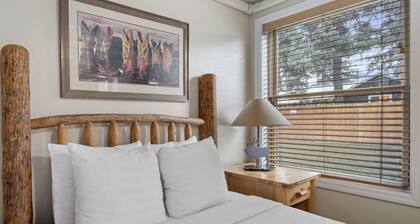 Outpost: Town Square Lodge 6 - Close to Town