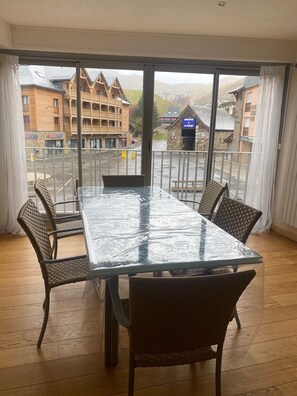 Dining - Apartment facing the slopes - resort center - ideal for families (Bagnères-de-Bigorre)