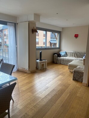 TV - Apartment facing the slopes - resort center - ideal for families (Bagnères-de-Bigorre)