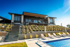 المنشأة من الخارج