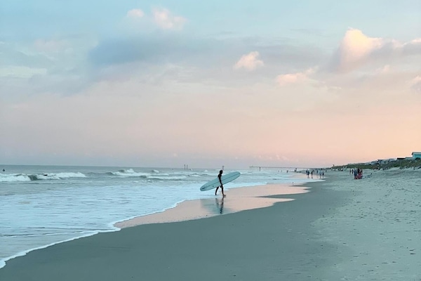 Plage, chaises longues, serviettes de plage