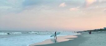 Carolina Oasis Oceanfront,Pool,Huge Shaded Deck 10+family seating&swing,linens