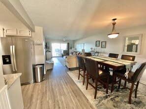 Interior - Carolina Oasis Oceanfront,Pool,Huge Shaded Deck 10+family seating&swing,linens (Carolina Beach)