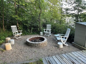 Property grounds - Restful Retreat on the Lake-Enjoy nature & find peace all year long (Battle Lake)