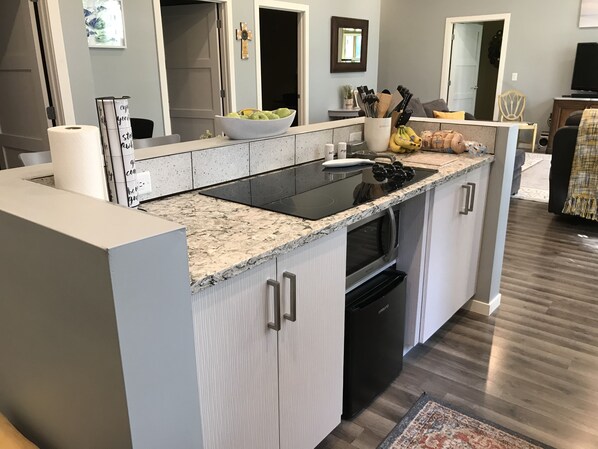 Fridge, microwave, oven, stovetop - Restful Retreat on the Lake-Enjoy nature & find peace all year long (Battle Lake)