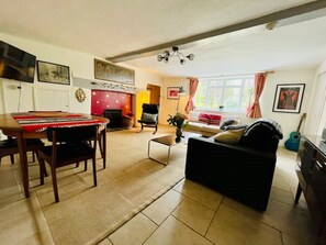 Smart TV, fireplace, books, stereo