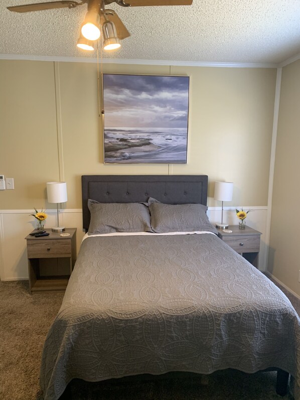 2 bedrooms, iron/ironing board, WiFi, bed sheets