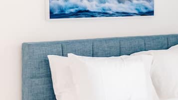 2 bedrooms, desk, iron/ironing board, WiFi