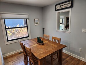 Dining - Cottage walking distance to Lake Geneva! (Lake Geneva)