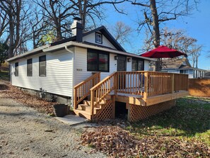 Exterior - Cottage walking distance to Lake Geneva! (Lake Geneva)
